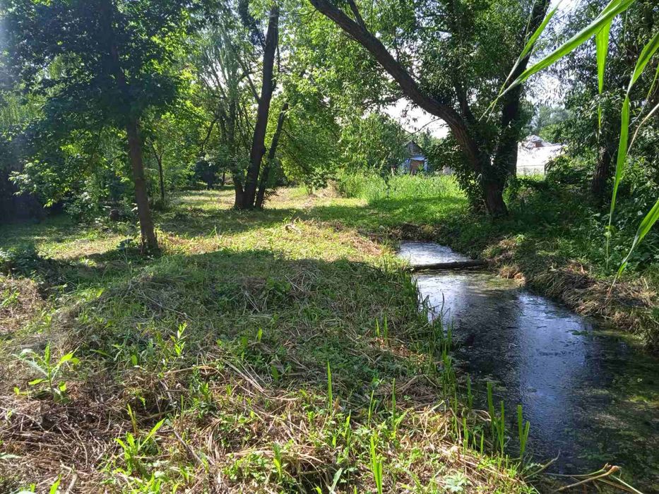 Продаж ділянки біля річки