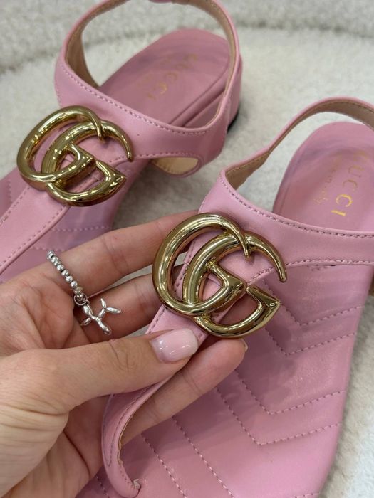 Босоніжки Gucci  Без коробки  36 р 1880 грн