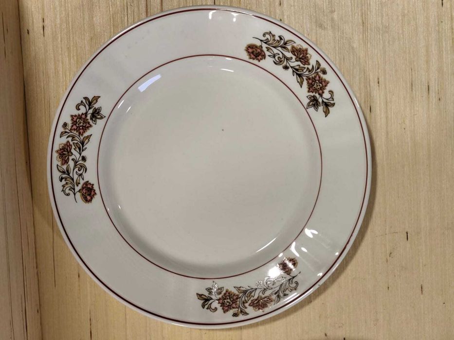 Pratos da Fabrica de Sacavém