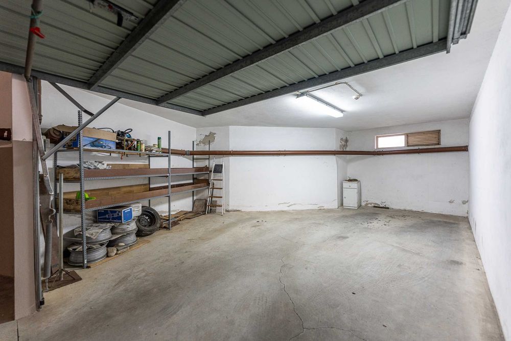 T2 Canelas com Garagem Box e espaço exterior
