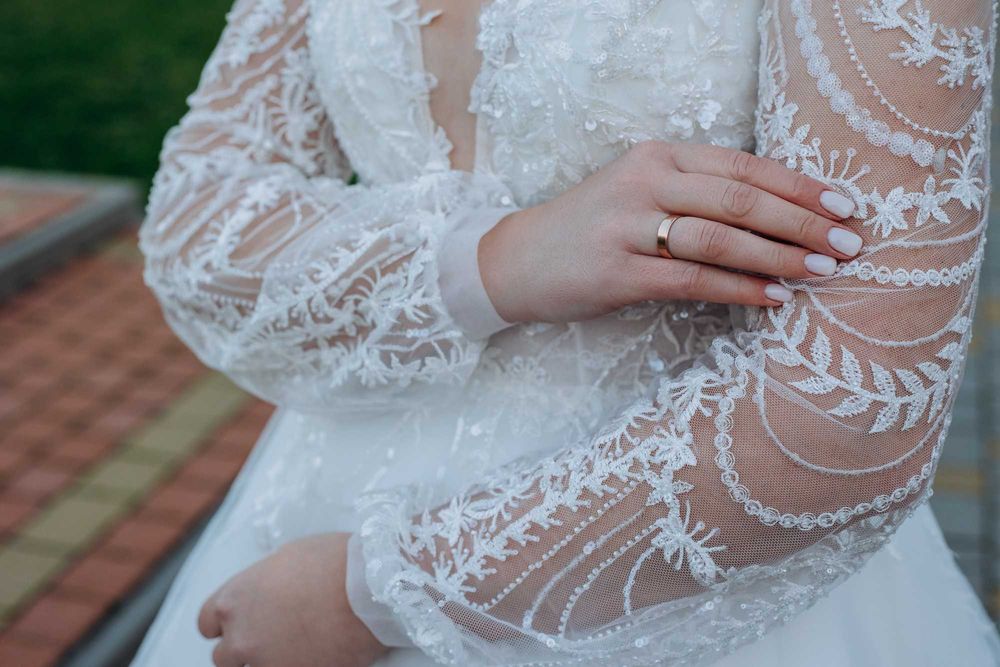 Продаю весільну сукню