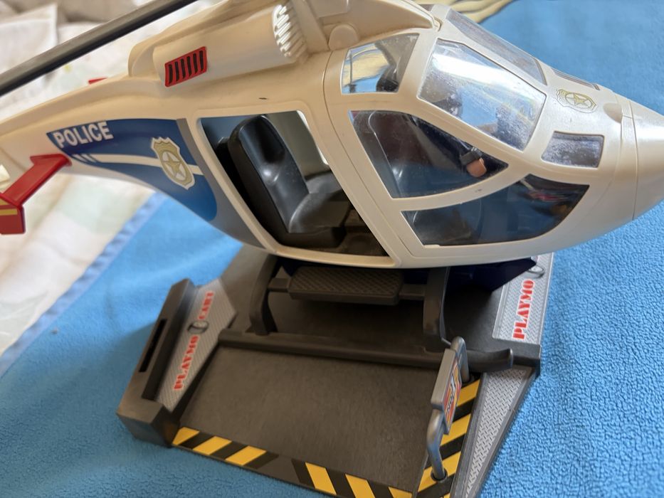 Helicoptero playmobil e 7 bonecos e carrinha de salvamento