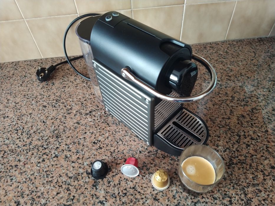 Máquina de café Nespresso casa quarto apartamento vivenda escritório gabinete carro cozinha.