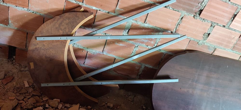 Mesa de madeira antiga