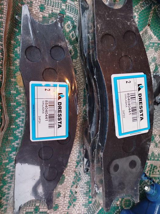 Колодки гальмівні дискові Dressta , Сталева Воля