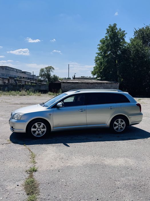 Продам Toyota Avensis 2003 року 2.0 D4D