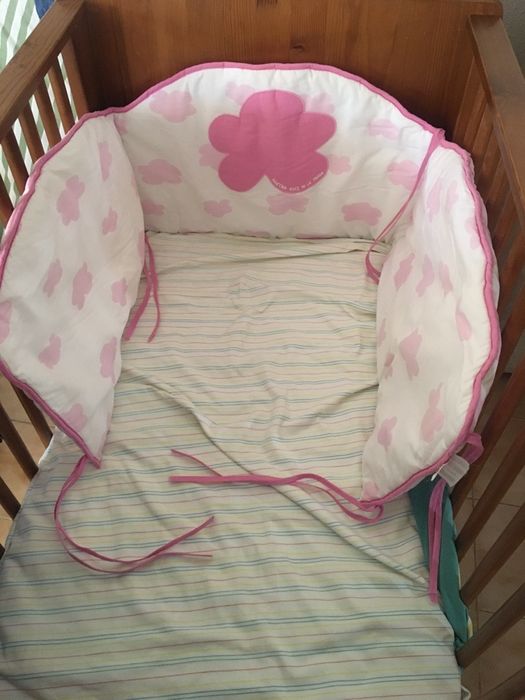 Protetor de cama de grades menina nuvens Agatha Ruiz Prada
