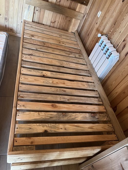 Продам ліжко з дубовими спинками ручна робота