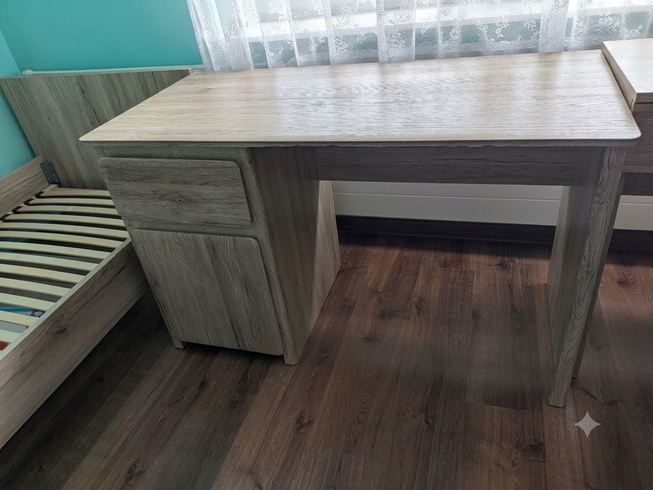 Sprzedam łóżko 90 na 200 oraz biurko 120 na 60cm POSSI BRW