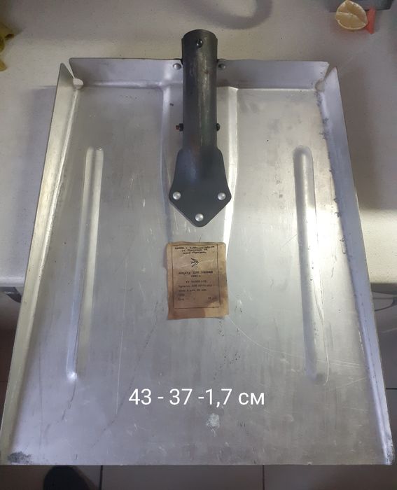 Лопаты снежные. Тяпки. Молоток. Строительные мастерки.