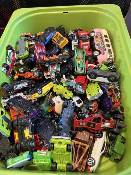 Pudło resoraków - hot wheels