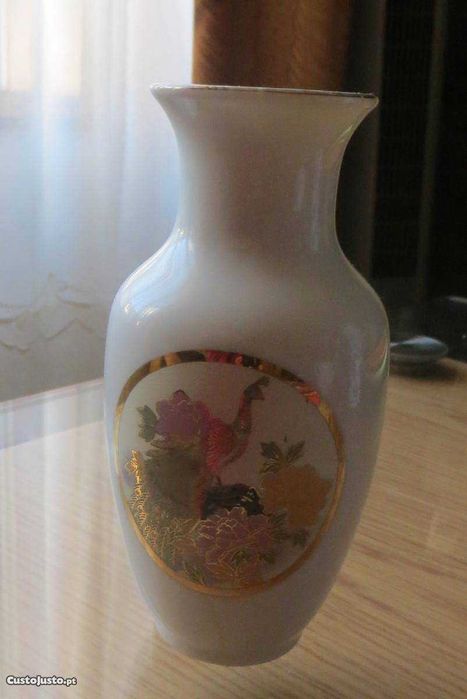 Jarra Japonesa, Porcelana,  Certificada, pintada e orlada ouro Anos 40