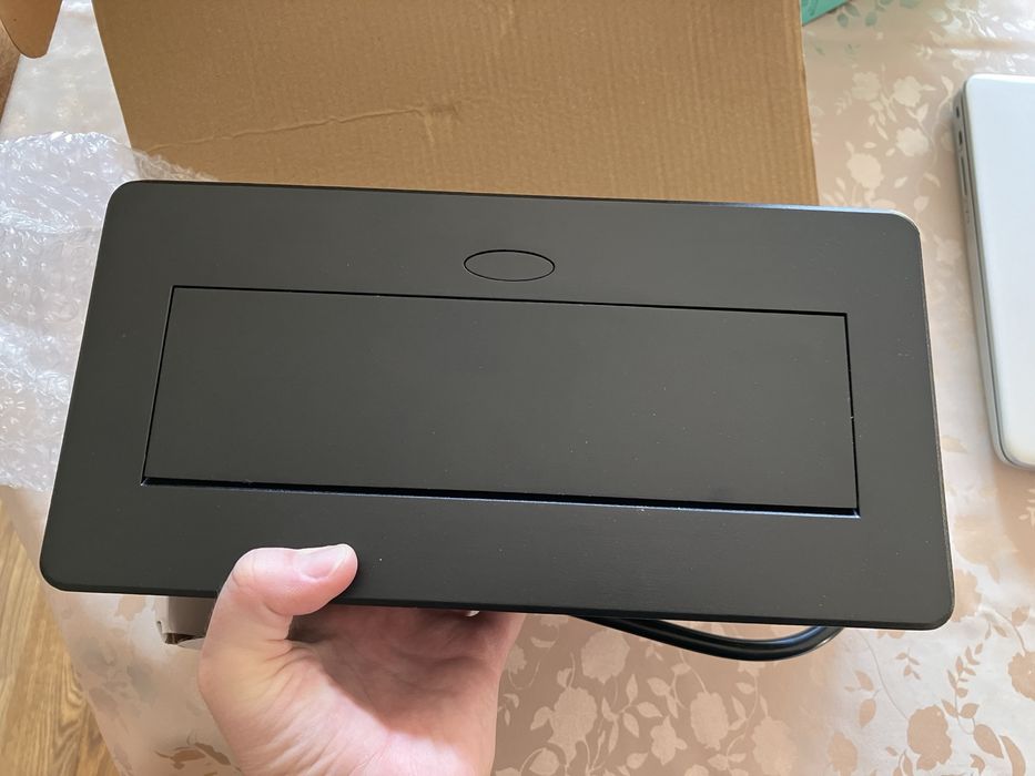 Nowa listwa zasilająca do mebli czarna