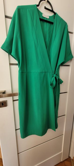 Aktualne. Elegancka zielona sukienka 40/ 42