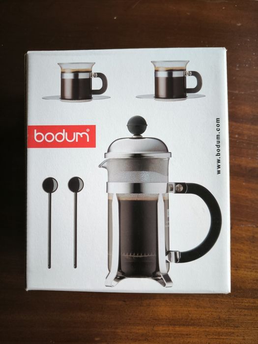 Cafeteira e 2 chávenas Bodum (novo)/Garrafa de vidro antiga