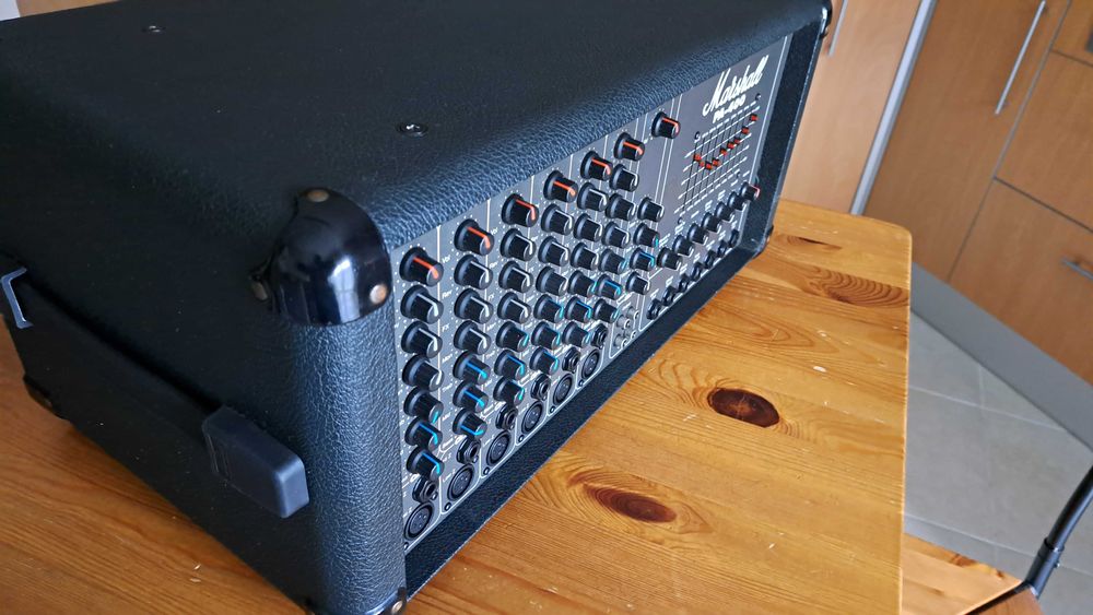Marshall PA 400 . Amplificador/mesa de 7 canais.