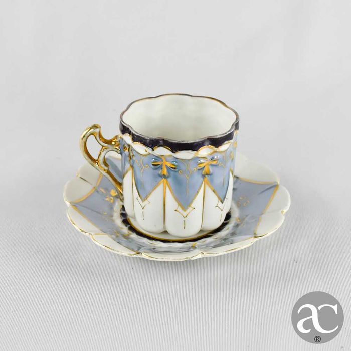 Chávena de café e pires Arte Nova em porcelana europeia