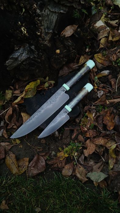 Ręcznie wykuty zestaw noży kuchennych.Świecący w ciemności.Knifemaking