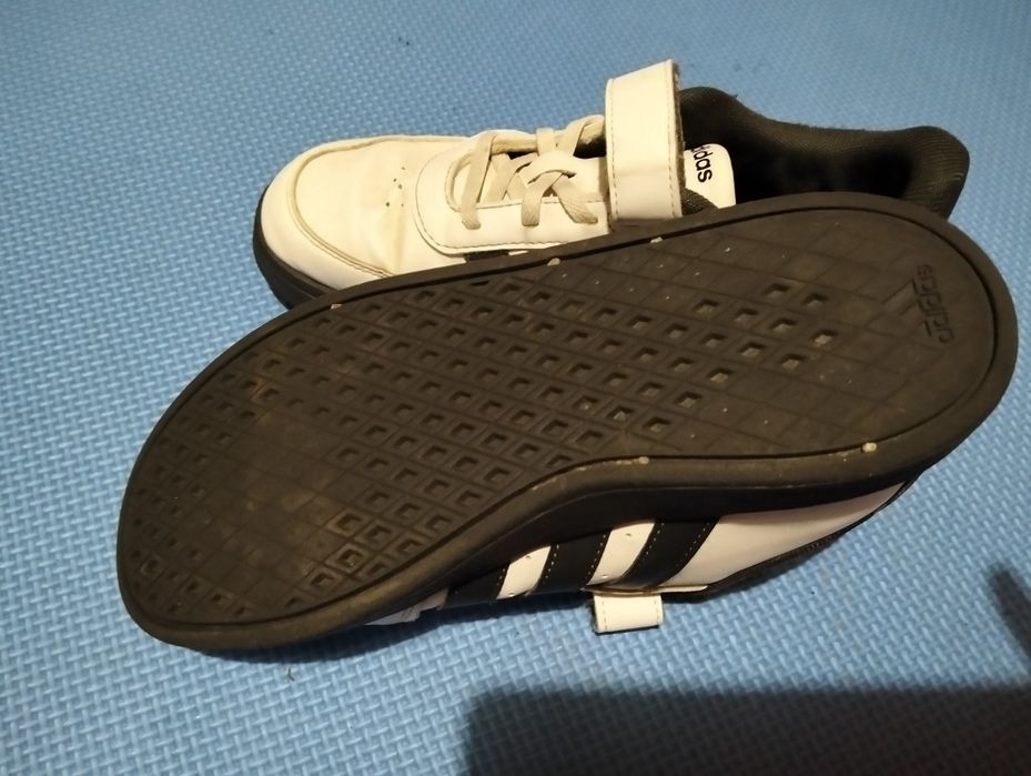 Tênis adidas edição rei leão (tamanho 35)
