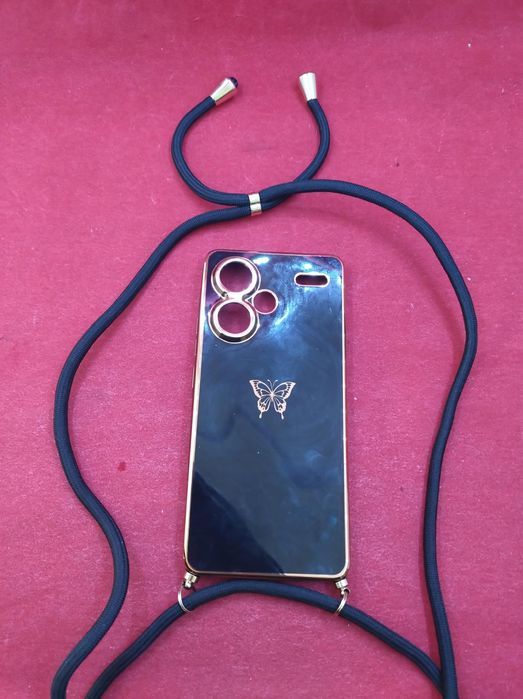 etui na xiaomi redmi note 13 pro plus czarny/złoty sznurek z motylem