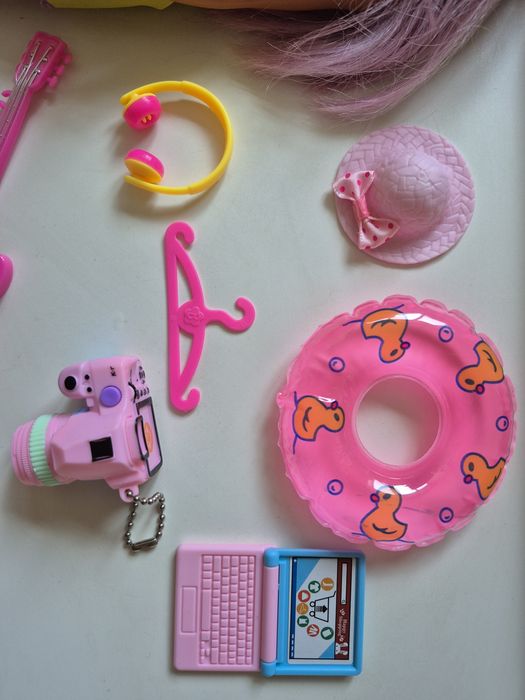 Іграшки для ляльки Барбі