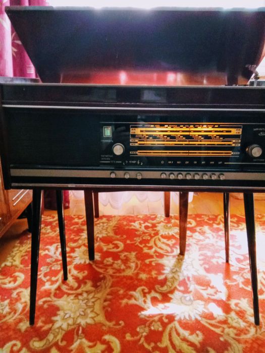 Винтажная  работающая радиола Урал -112, 1977год