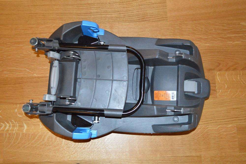 baza Baby Safe ROMER Britax mocowana za pomocą pasów