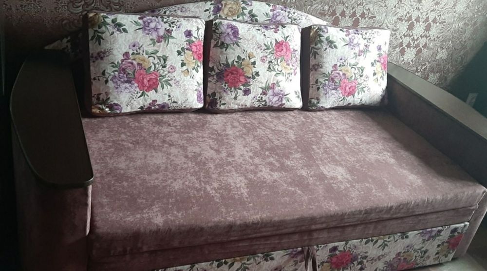 Продам комплект мягкой мебели