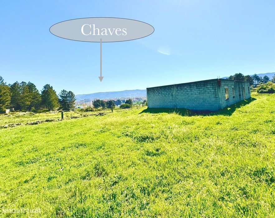 Terreno de 1600 m2, licença de construção válida.