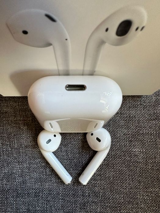 Apple AirPods 2 (A2031)