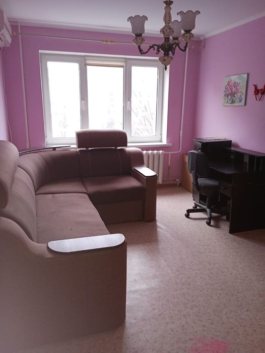 is.Продам 3-к квартиру на ж.м.Солнечный в жилом состоянии.