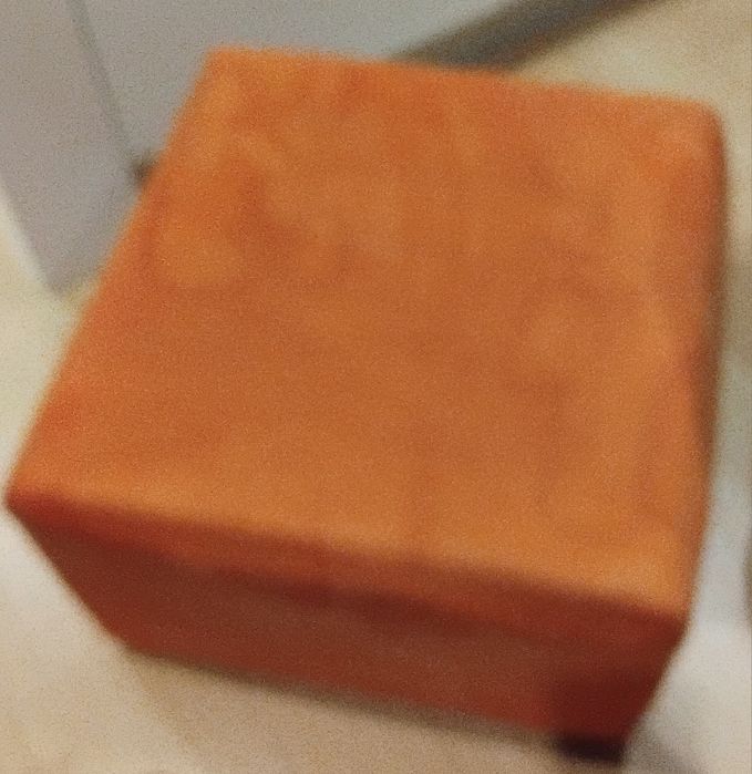 Puff quadrado com pernas madeira