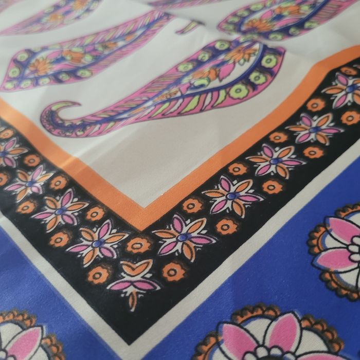 Nowa wzorzysta chusta Even&Odd