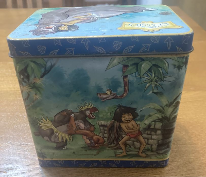 Caixa em folha da Flandres com música de 1964