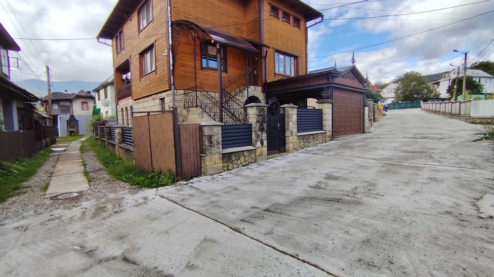 Продається квартира. 62 м2. Яремче. Центр. Ділянка. Газ. Гори.