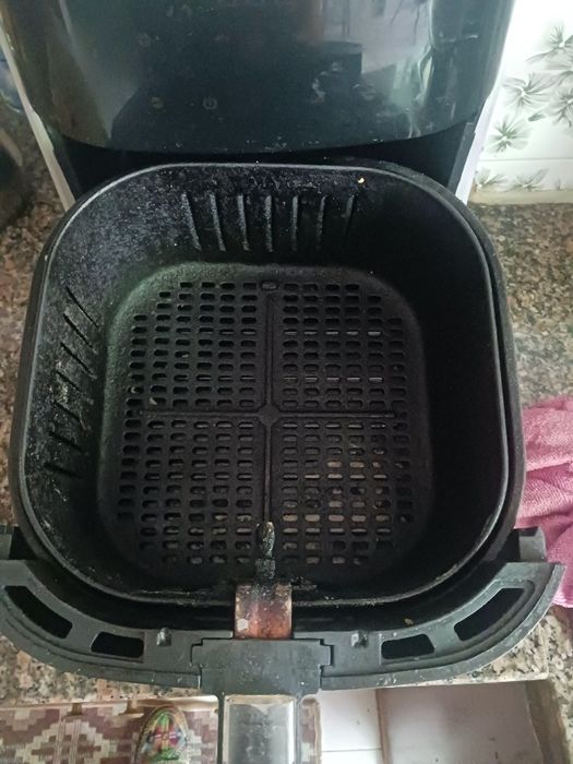 Airf fryer 7L liga a luz mas não sai ar quente