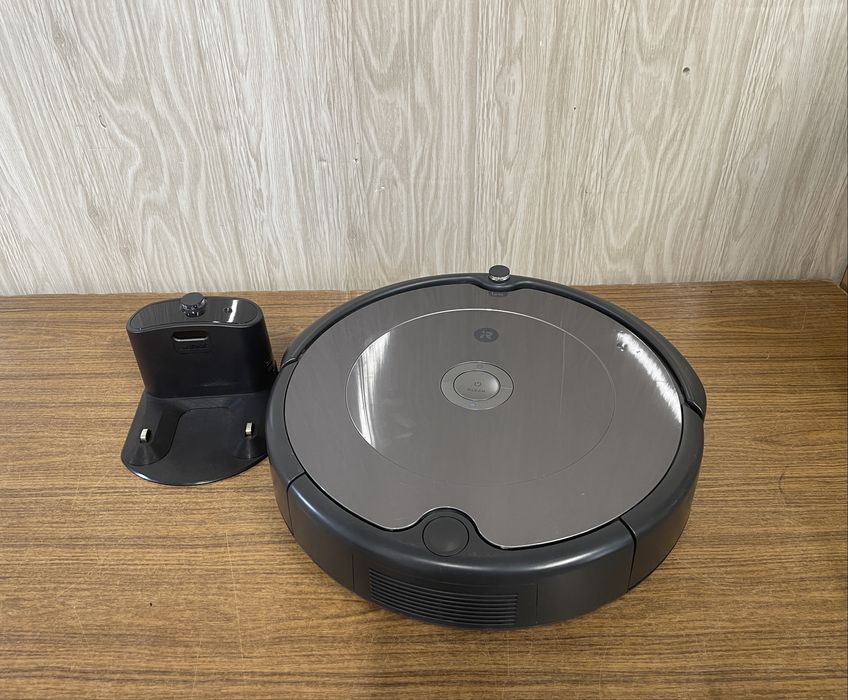 Робот-пилосос iRobot Roomba 697 з Німеччини!