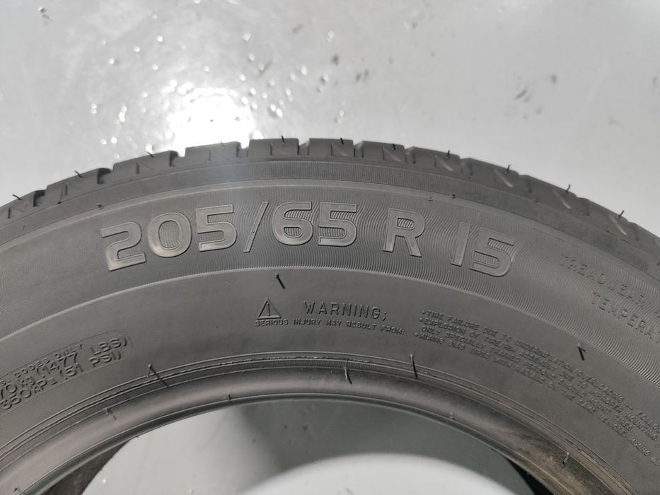 2 pneus semi novos Michelin 205-65R15 - Oferta dos Portes