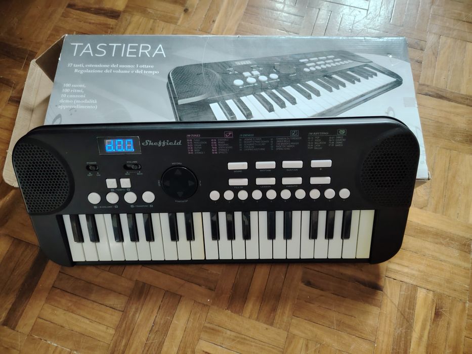 Teclado electrónico a pilhas, como novo