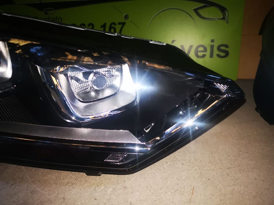 VW GOLF SPORTSVAN FAROL XENON DIREITO - FF041