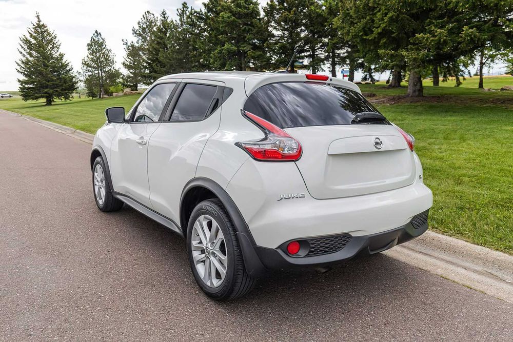 Nissan Juke SV      2016
