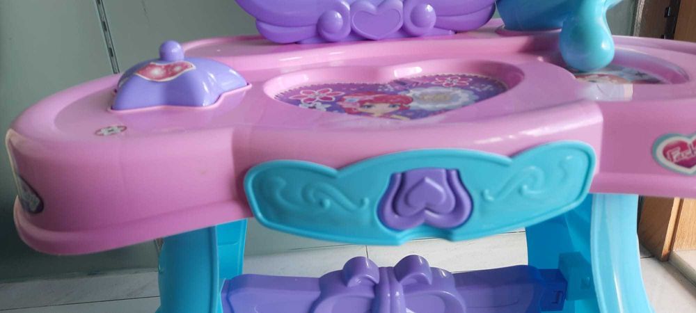 Makeup Table64584701004802123