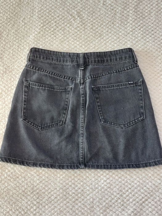 Spódniczka jeansowa, mini, ciemnoszara. Bershka.  XS/S