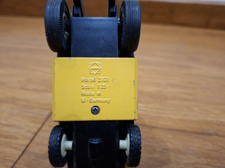 Model wózka widłowego Yale Conrad 2998 1:50 Metal Retro