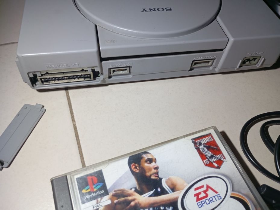 Ps1 SCPH 7002 com 3 jogos