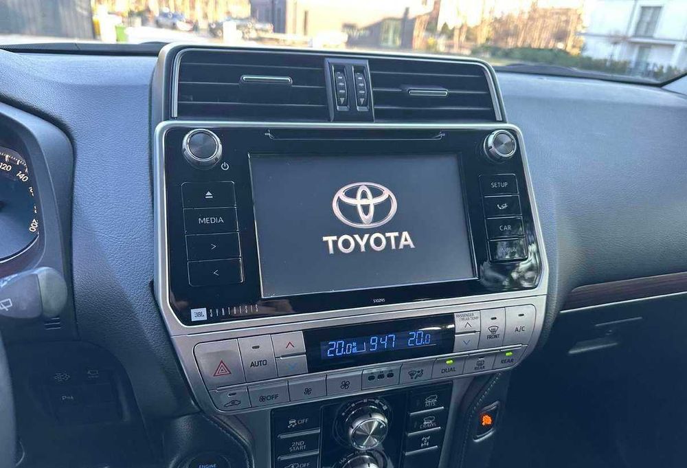 У продажі авто з ЄС Toyota Land Cruiser Prado 2019 року.