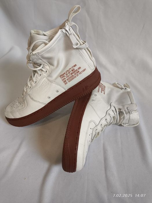 Nike Special Field Air Force 1 Mid Kość Słoniowa Czerwony Unisex  40