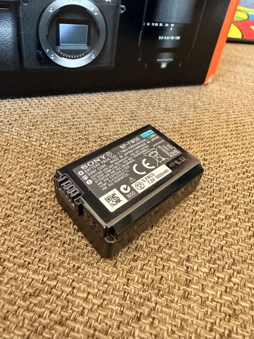 Sony A6400 (corpo) com caixa, 3 baterias e carregador