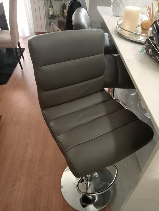 Banco / cadeira alta tipo bar/ ilha cozinha