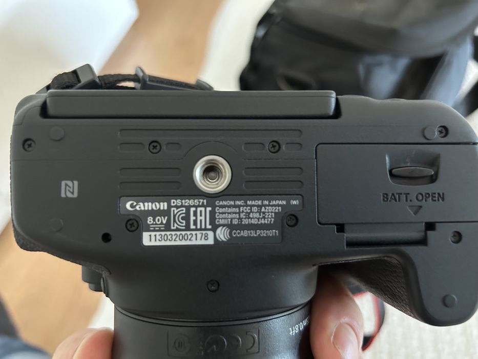 Câmara fotográfica cânon EOS750D NOVA